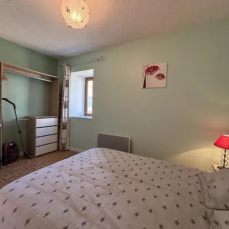 Maison Independante Avec Jardin Et Terrasse, Idealement Situee Entre Moulins Et Vichy - Fr-1-489-544 *