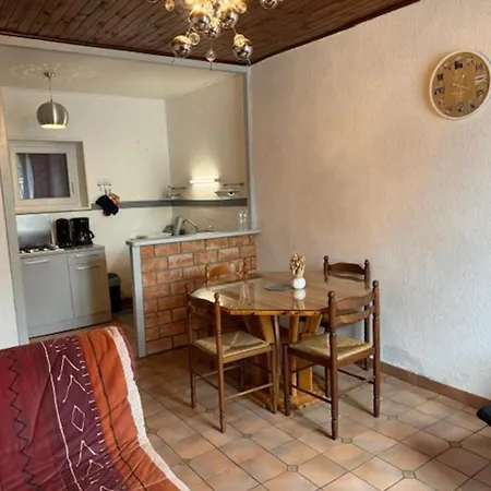Holiday home Maison Independante Avec Jardin Et Terrasse, Idealement Situee Entre Moulins Et Vichy - Fr-1-489-544
